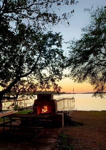 9980 Shoreline Drive, Wills Point, TX 75169