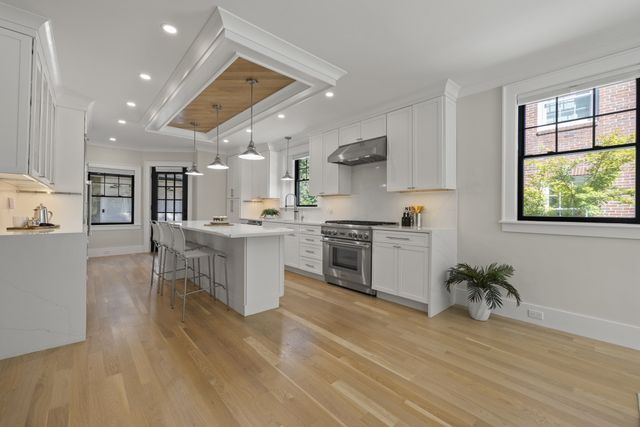 579 Centre St, Newton, MA 02458