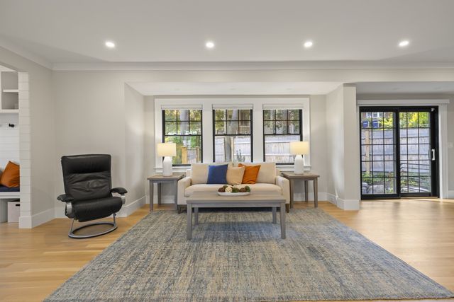 579 Centre St, Newton, MA 02458