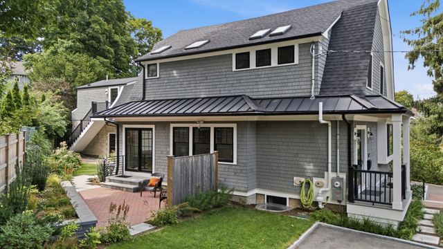 579 Centre St, Newton, MA 02458