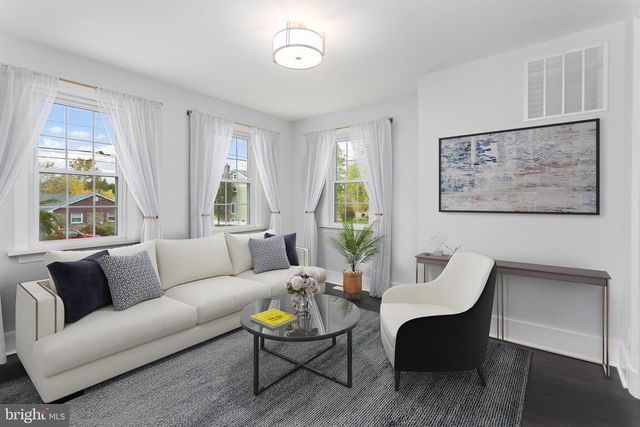 36 CHESTERFIELD RD, Columbus, NJ 08022