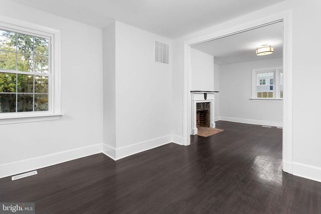 36 CHESTERFIELD RD, Columbus, NJ 08022