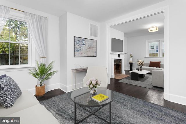 36 CHESTERFIELD RD, Columbus, NJ 08022