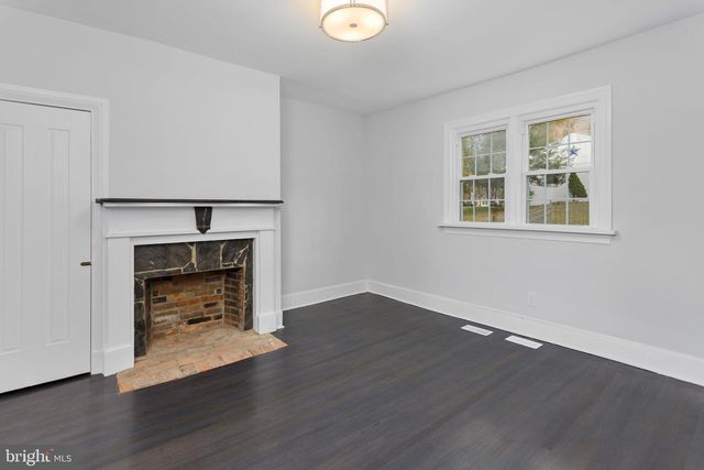 36 CHESTERFIELD RD, Columbus, NJ 08022