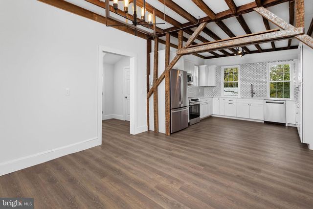 36 CHESTERFIELD RD, Columbus, NJ 08022