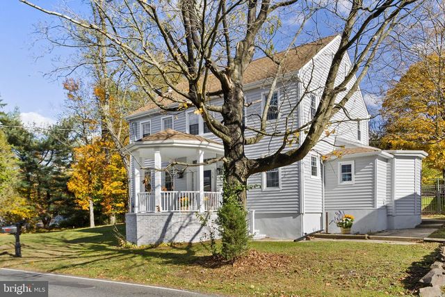 36 CHESTERFIELD RD, Columbus, NJ 08022