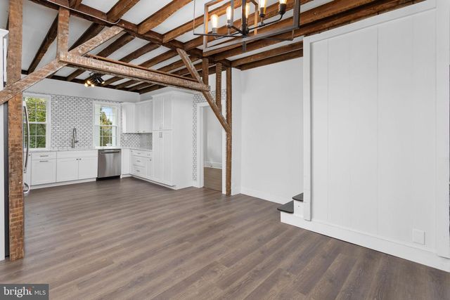 36 CHESTERFIELD RD, Columbus, NJ 08022