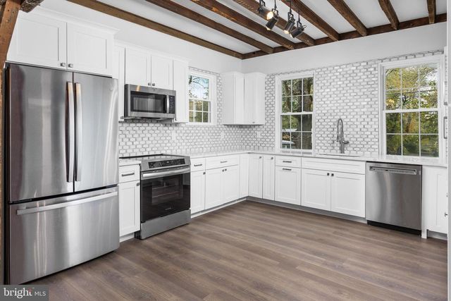 36 CHESTERFIELD RD, Columbus, NJ 08022