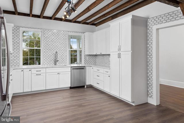 36 CHESTERFIELD RD, Columbus, NJ 08022