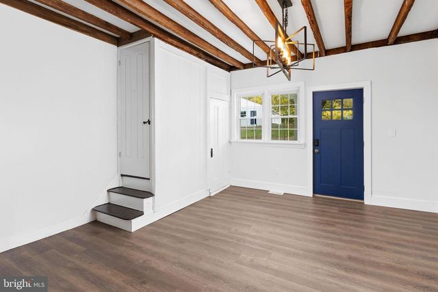 36 CHESTERFIELD RD, Columbus, NJ 08022