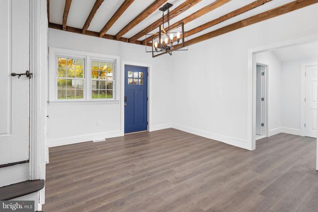 36 CHESTERFIELD RD, Columbus, NJ 08022