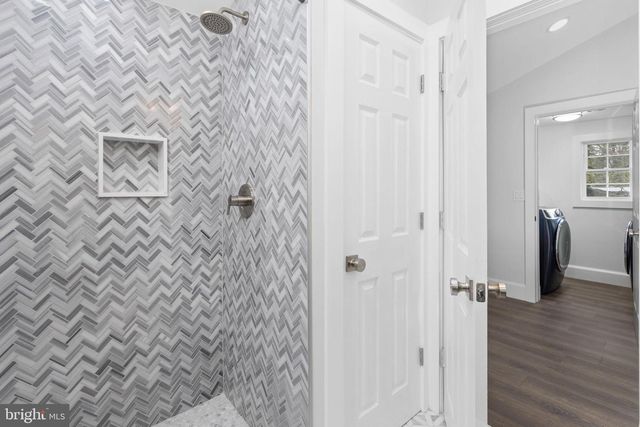 36 CHESTERFIELD RD, Columbus, NJ 08022