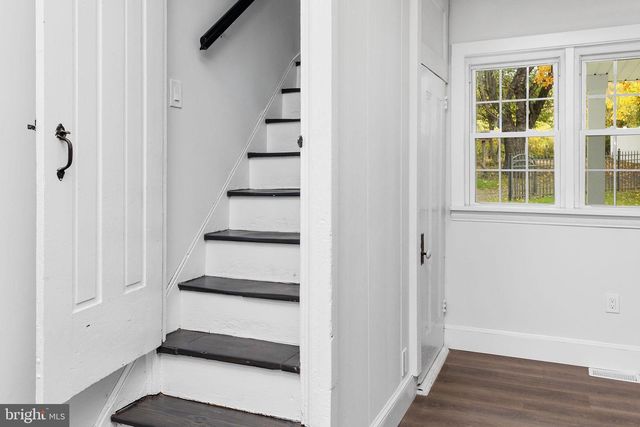 36 CHESTERFIELD RD, Columbus, NJ 08022