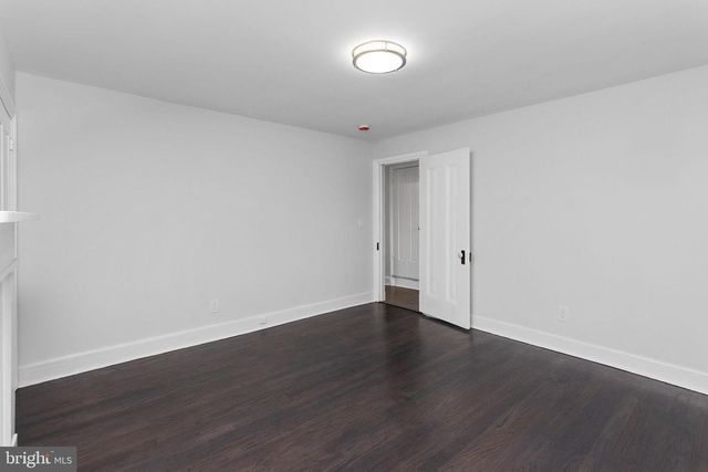 36 CHESTERFIELD RD, Columbus, NJ 08022