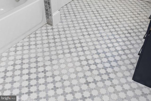 36 CHESTERFIELD RD, Columbus, NJ 08022