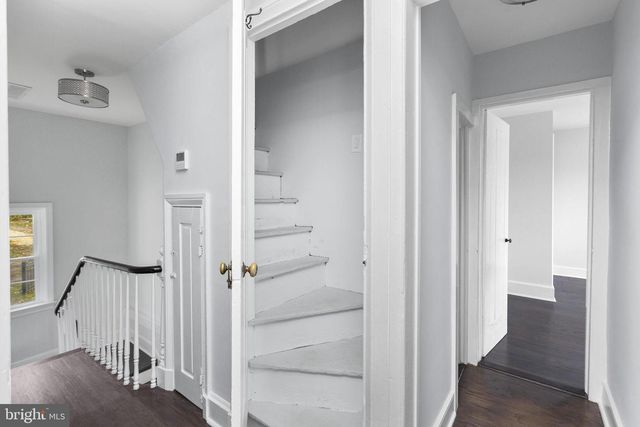 36 CHESTERFIELD RD, Columbus, NJ 08022