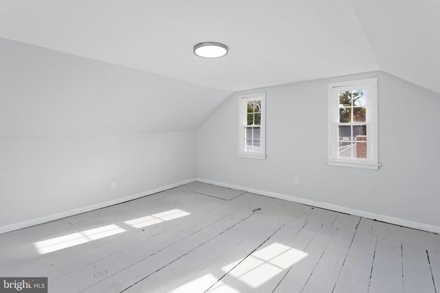 36 CHESTERFIELD RD, Columbus, NJ 08022