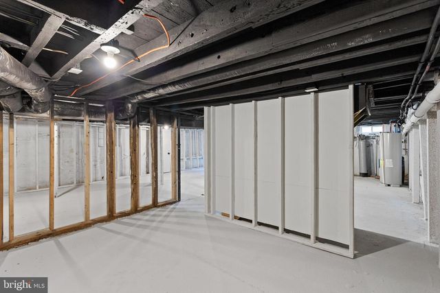 36 CHESTERFIELD RD, Columbus, NJ 08022