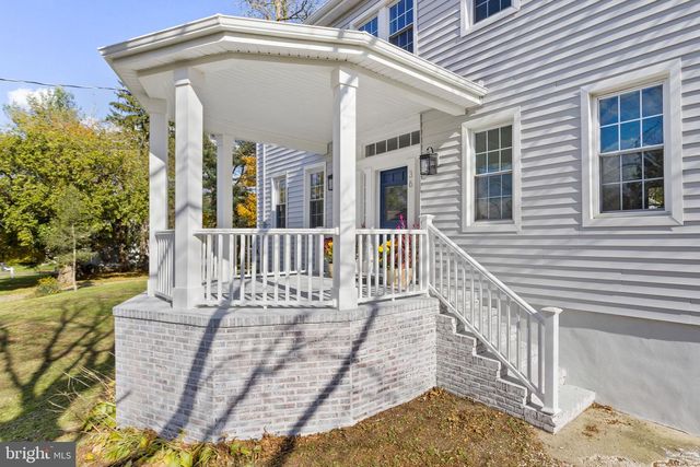 36 CHESTERFIELD RD, Columbus, NJ 08022