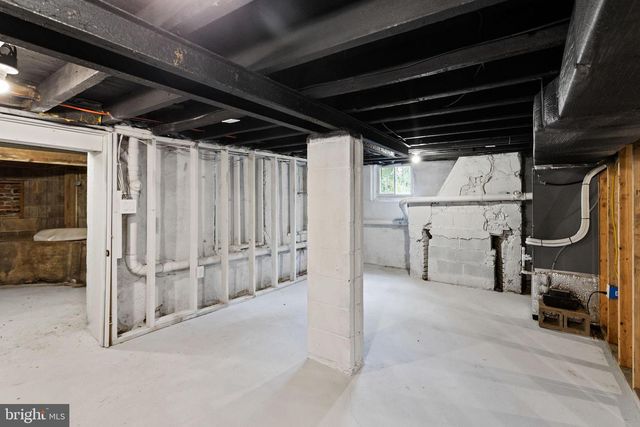 36 CHESTERFIELD RD, Columbus, NJ 08022