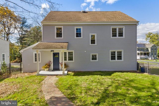 36 CHESTERFIELD RD, Columbus, NJ 08022