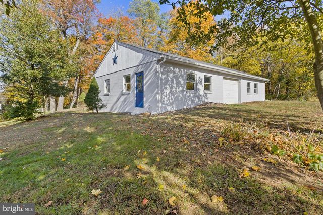 36 CHESTERFIELD RD, Columbus, NJ 08022