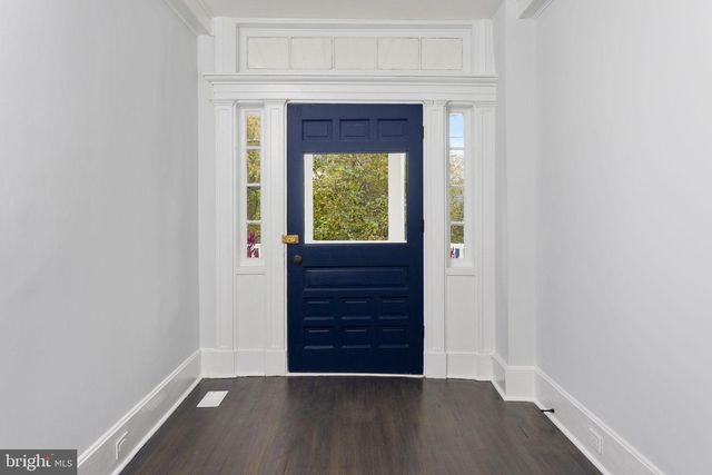 36 CHESTERFIELD RD, Columbus, NJ 08022