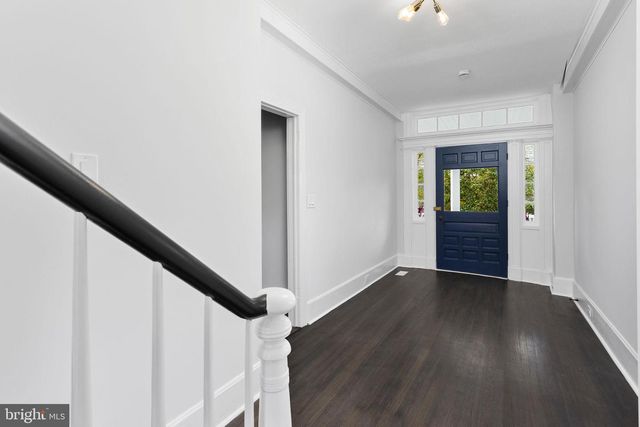 36 CHESTERFIELD RD, Columbus, NJ 08022