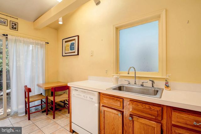 111 S CHESTER ST, Baltimore, MD 21231
