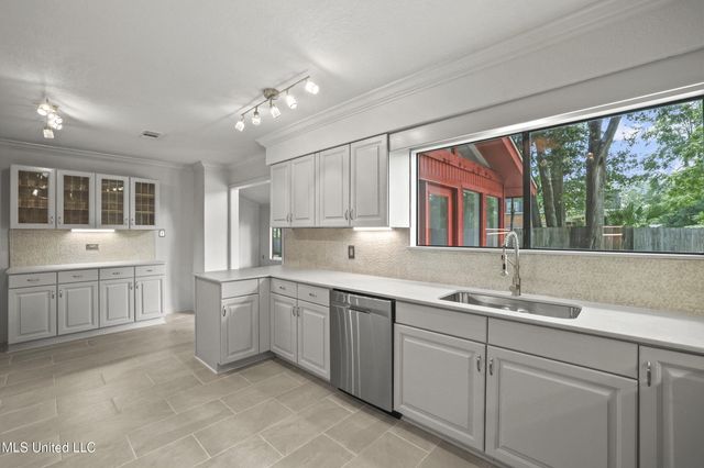 110 Simon Boulevard, Ocean Springs, MS 39564