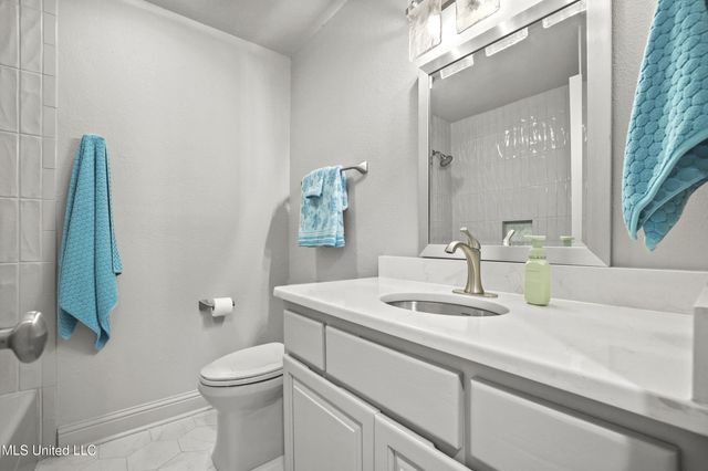 110 Simon Boulevard, Ocean Springs, MS 39564