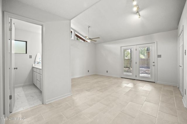110 Simon Boulevard, Ocean Springs, MS 39564