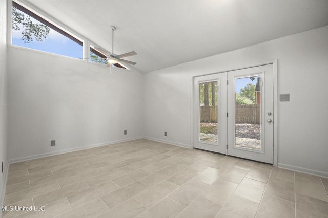 110 Simon Boulevard, Ocean Springs, MS 39564