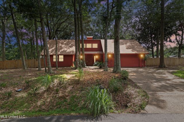 110 Simon Boulevard, Ocean Springs, MS 39564