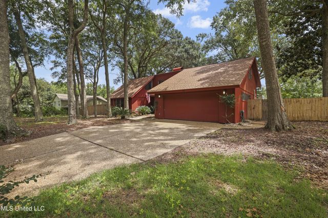 110 Simon Boulevard, Ocean Springs, MS 39564