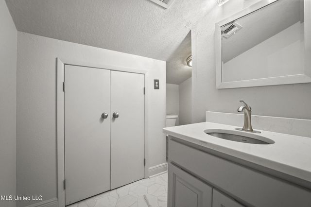 110 Simon Boulevard, Ocean Springs, MS 39564