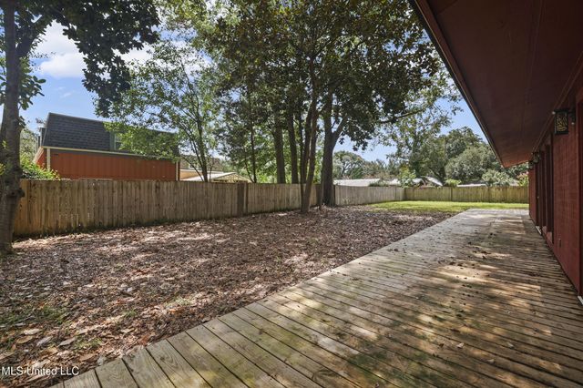 110 Simon Boulevard, Ocean Springs, MS 39564