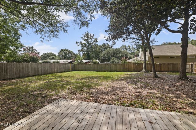 110 Simon Boulevard, Ocean Springs, MS 39564