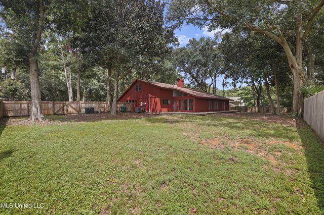 110 Simon Boulevard, Ocean Springs, MS 39564