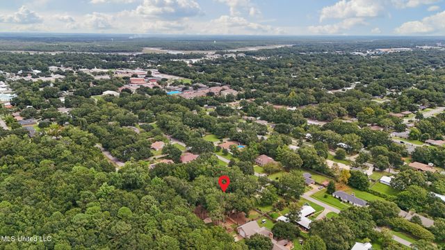 110 Simon Boulevard, Ocean Springs, MS 39564