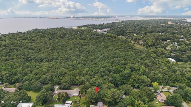 110 Simon Boulevard, Ocean Springs, MS 39564