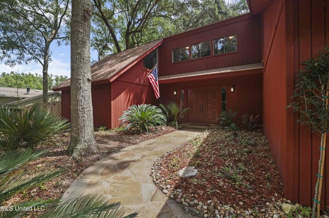 110 Simon Boulevard, Ocean Springs, MS 39564