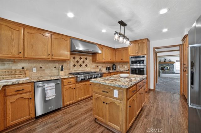 1198 Montreal Drive, Lake Arrowhead, CA 92352