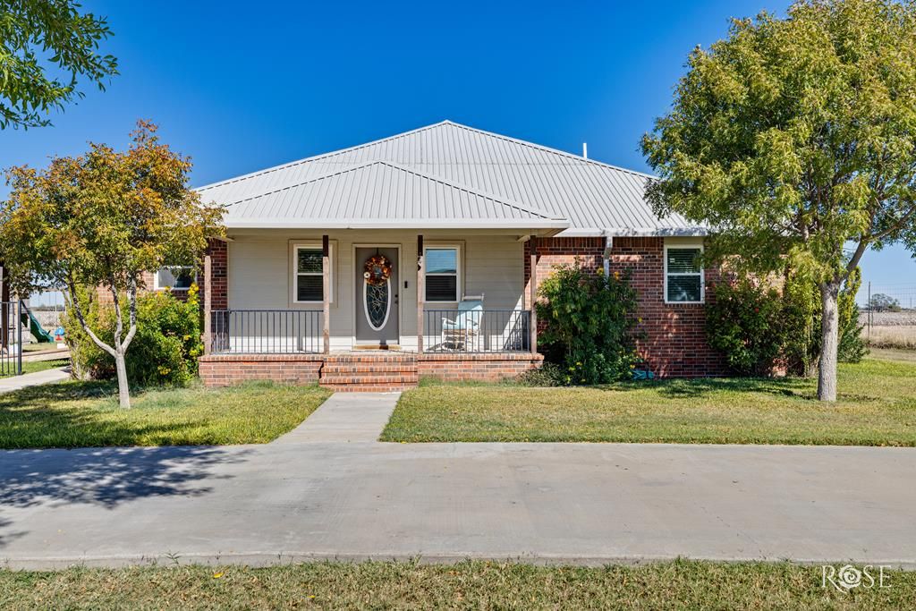 Image 1 of property listing at 2402 Fairview School Rd, San Angelo, TX 76904