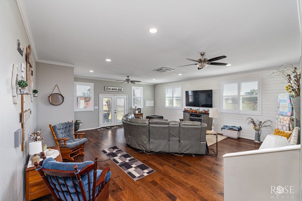 Image 13 of property listing at 2402 Fairview School Rd, San Angelo, TX 76904