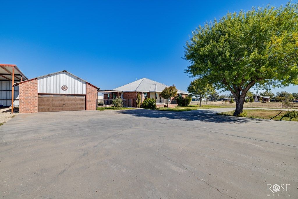 Image 2 of property listing at 2402 Fairview School Rd, San Angelo, TX 76904