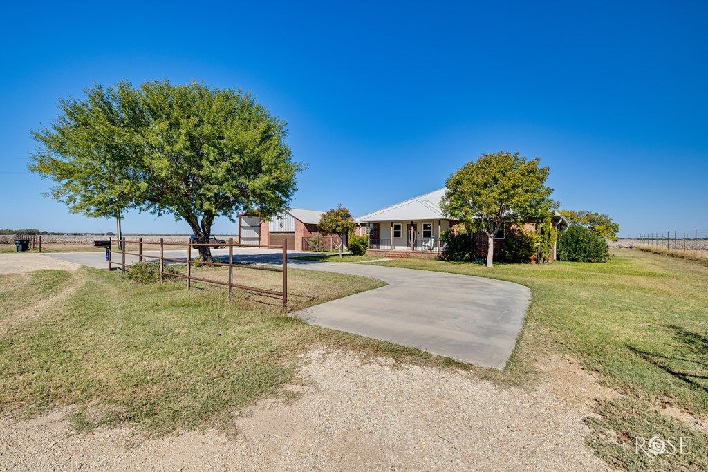 Image 3 of property listing at 2402 Fairview School Rd, San Angelo, TX 76904