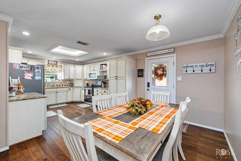 Image 9 of property listing at 2402 Fairview School Rd, San Angelo, TX 76904