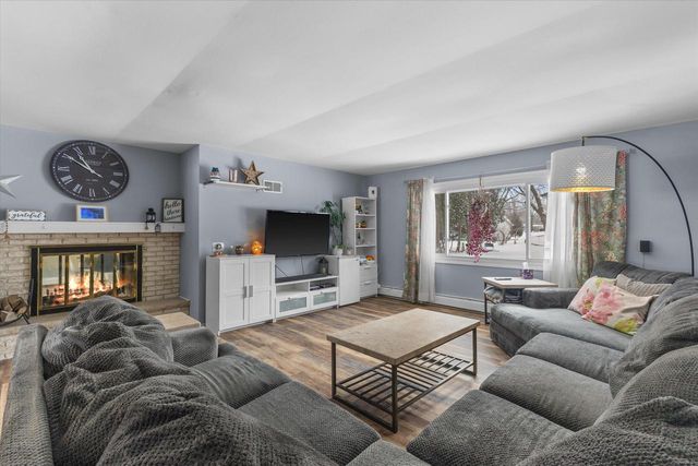 12135 W Luther AVENUE, Hales Corners, WI 53130