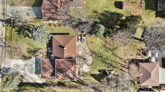 12135 W Luther AVENUE, Hales Corners, WI 53130